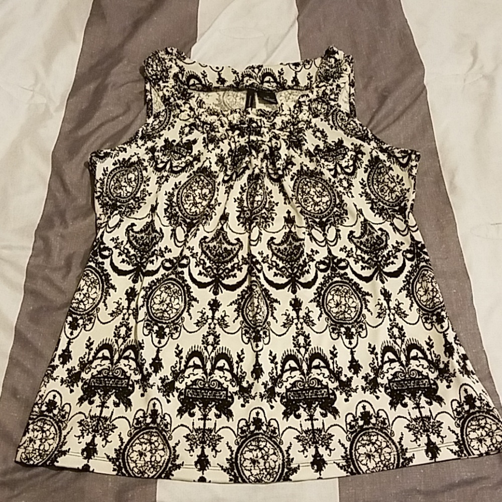 Beautiful Top - Great for summer!